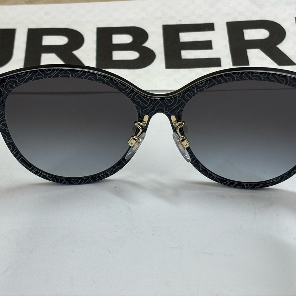 New Burberry Betty B4365-F 3977/8G Black Cat-Eye Sunglasses - Picture 5 of 16